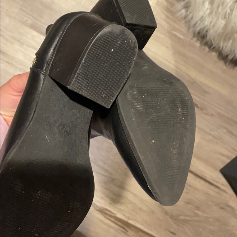 Lulu’s ankle bootie - Picture 3 of 4